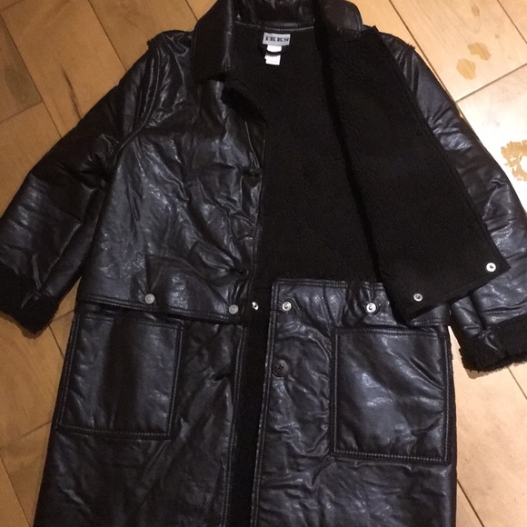 Charming coat for girls. - Picture 3 of 3